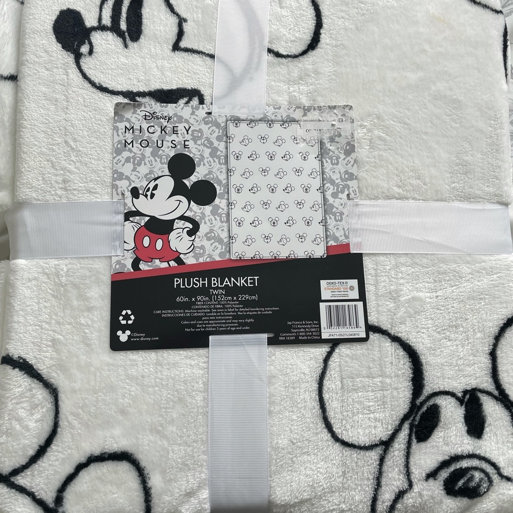 Disney Mickey Mouse twin plush throw NWT